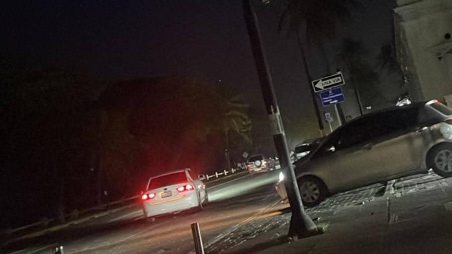 Explosión de transformador eléctrico deja a oscuras amplio tramo del malecón de Puerto Plata