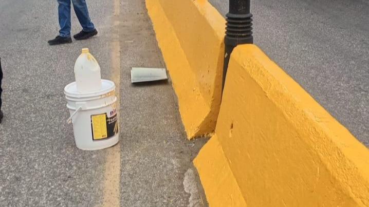 Cabildo San Felipe de Puerto Plata emprende señalización vial pintando muros en avenidas y calles