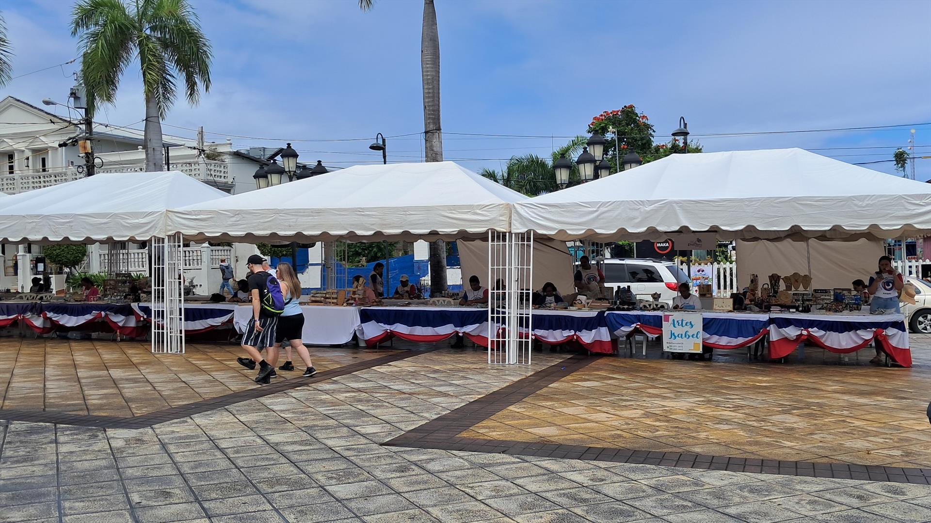 Feria Artesanal Semana Santa 2026 se lleva a cabo en la Plaza Independencia