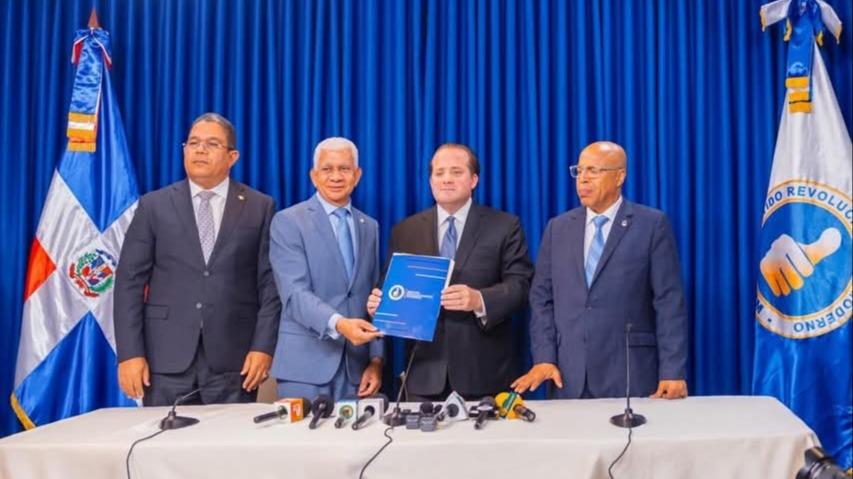 Proponen impedir personas ligadas a acciones ilícitas financien o participen en política en RD 