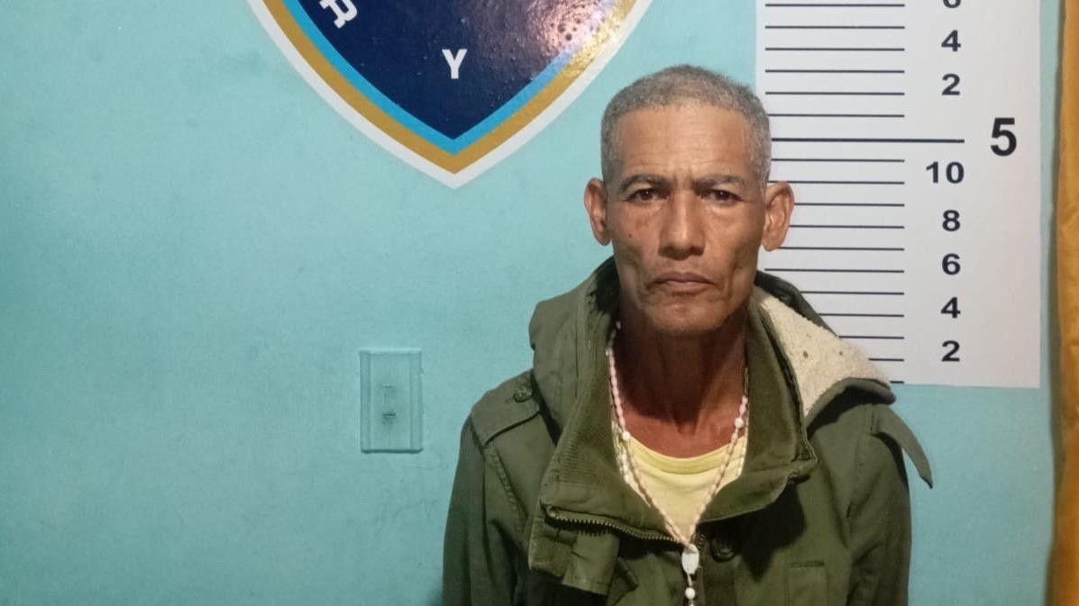 Se entrega a la Policía hombre que intentó matar a machetazos a su exesposa y exsuegra en Yásica