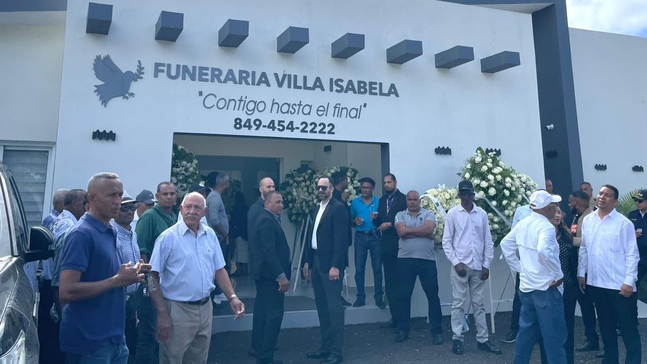 Autoridades del Gobierno acompañaron en Villa Isabela a procuradora Yeni Berenice Reynoso en despedida de su padre